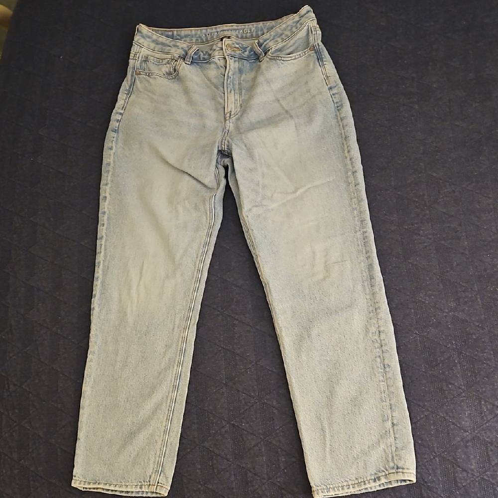 Anerican Eagle Light Blue Strigid/Mom Jeans Size 8